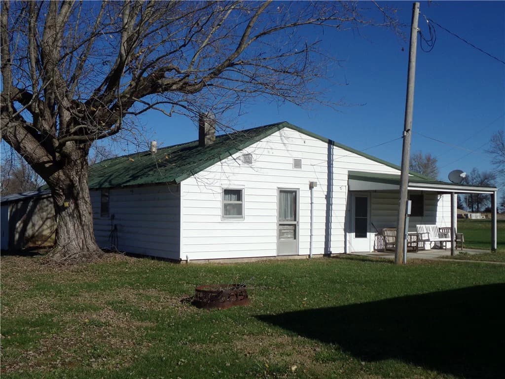 2405 E 1600th Avenue, Altamont — interior or exterior view, photo 2 of 23