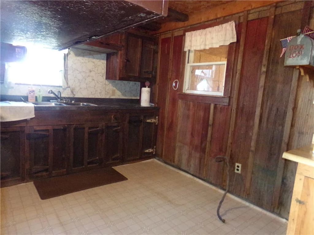 2405 E 1600th Avenue, Altamont — interior or exterior view, photo 7 of 23