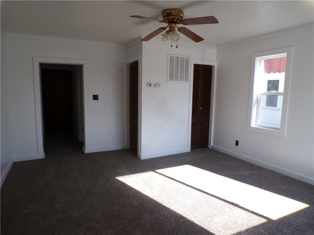 515 W South 10th Street, Shelbyville — interior or exterior view, photo 4 of 10