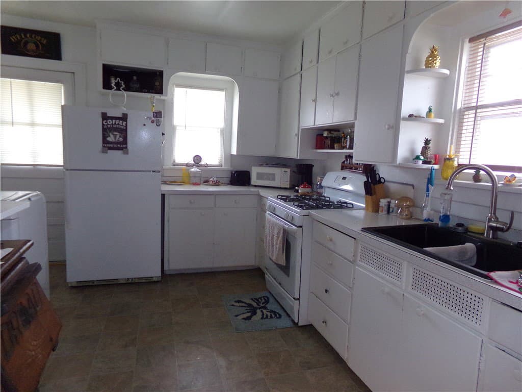 613 W South 10th Street, Shelbyville — interior or exterior view, photo 2 of 8