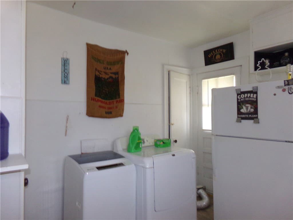 613 W South 10th Street, Shelbyville — interior or exterior view, photo 3 of 8