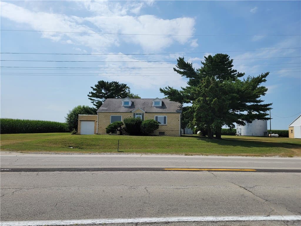 3192 E Il-16 Highway, Windsor, IL 61957 — exterior