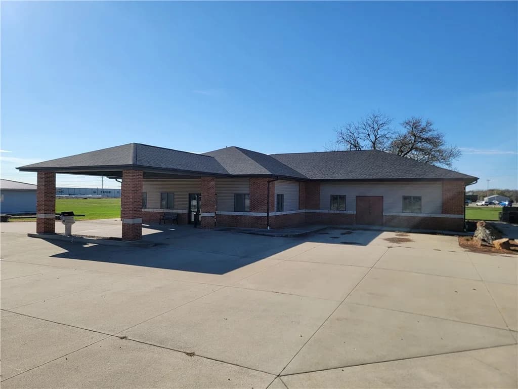 410 S Heinlein Drive, Shelbyville, IL 62565 — exterior