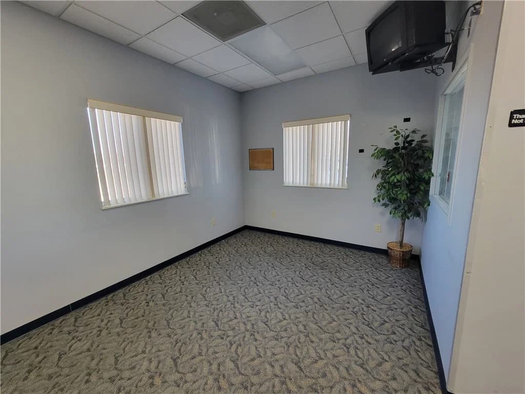 410 S Heinlein Drive, Shelbyville — interior or exterior view, photo 3 of 25