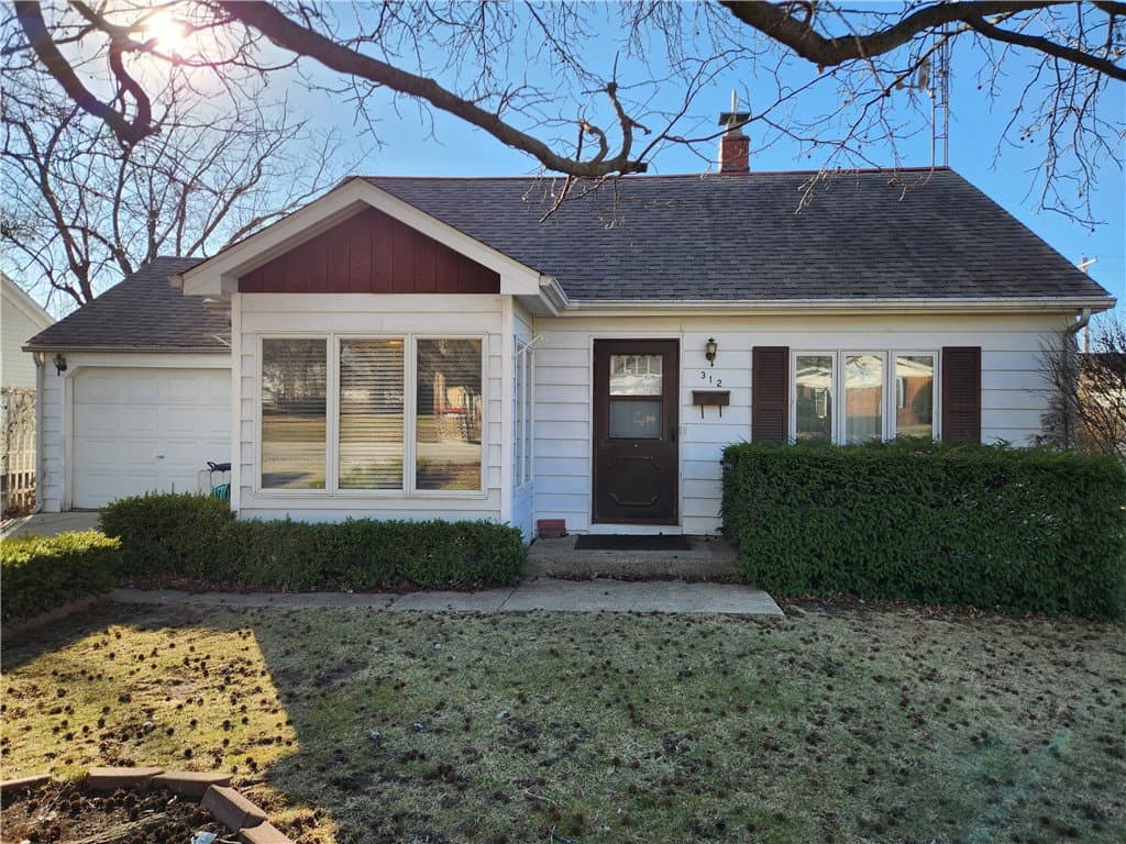 312 N Spruce Street, Shelbyville, IL 62565 — exterior