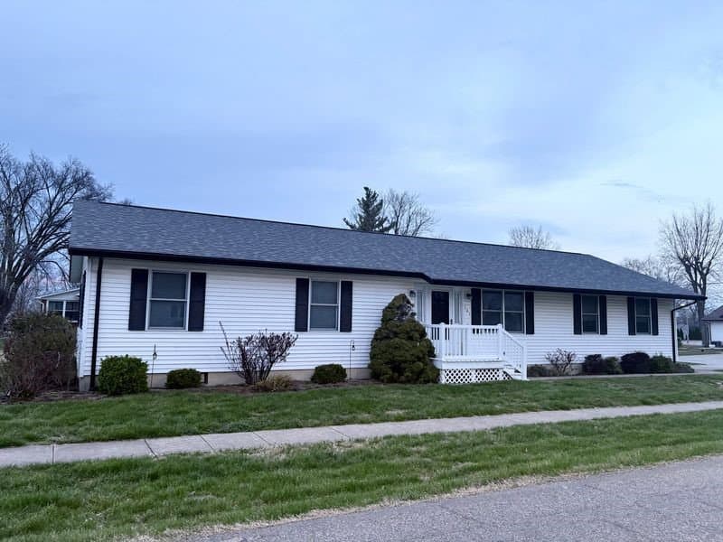 101 E Division Street, Altamont, IL 62411 — exterior