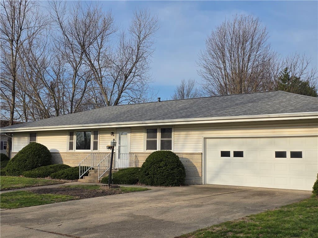 419 N Market Street, Sullivan, IL 61951 — exterior