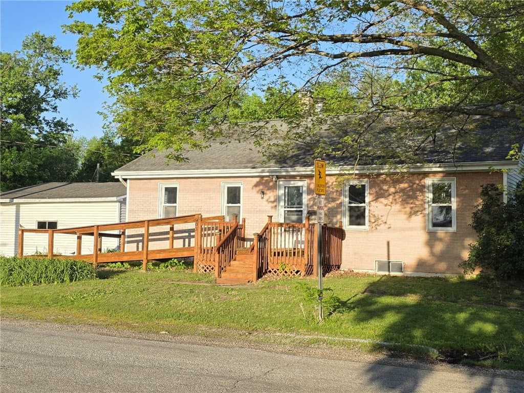 903 N Graham Street, Sullivan, IL 61951 — exterior