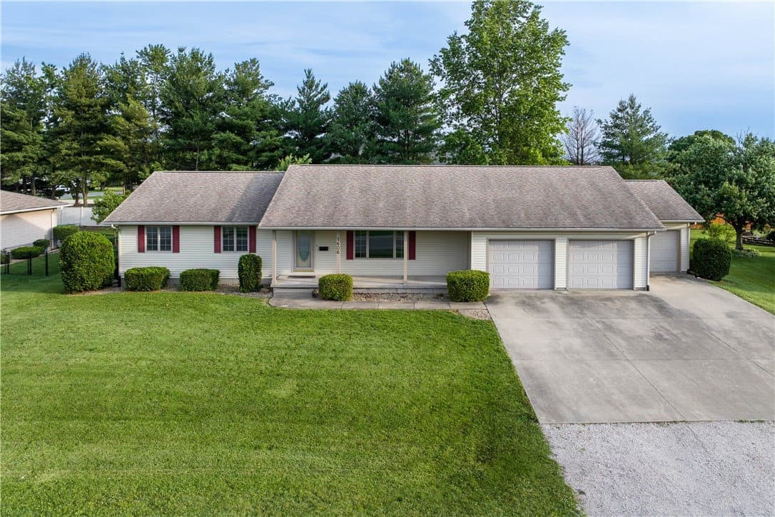 1606 W North 3rd Street, Shelbyville, IL 62565 — exterior