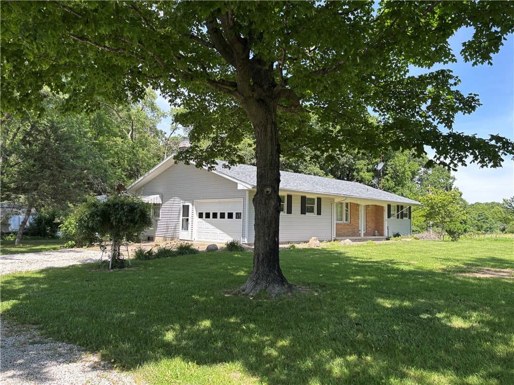1651 N 1250 E Road, Shelbyville, IL 62565 — exterior