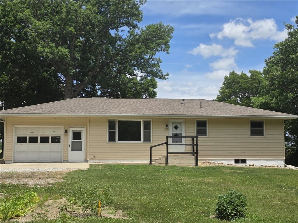 569 County Road 1225N, Sullivan — interior or exterior view, photo 3 of 35