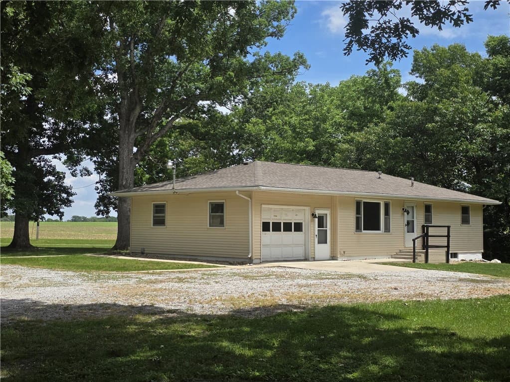 569 County Road 1225N, Sullivan — interior or exterior view, photo 4 of 35