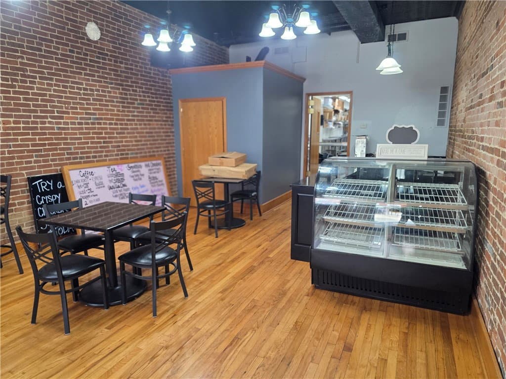 118 Main Street, Shelbyville — interior or exterior view, photo 2 of 31
