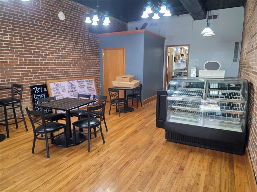 118 Main Street, Shelbyville — interior or exterior view, photo 3 of 31