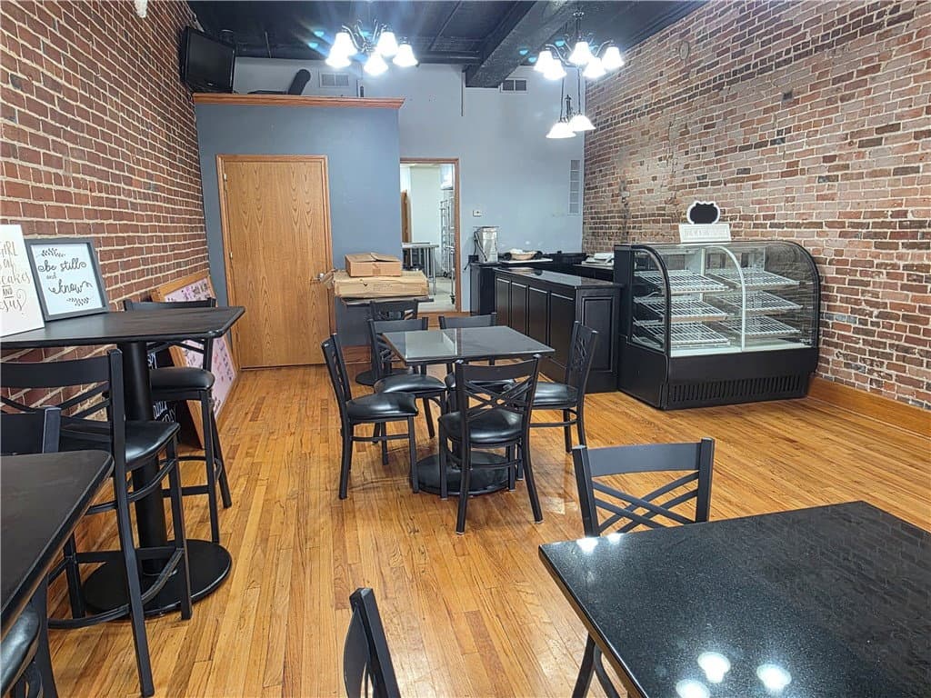 118 Main Street, Shelbyville — interior or exterior view, photo 4 of 31