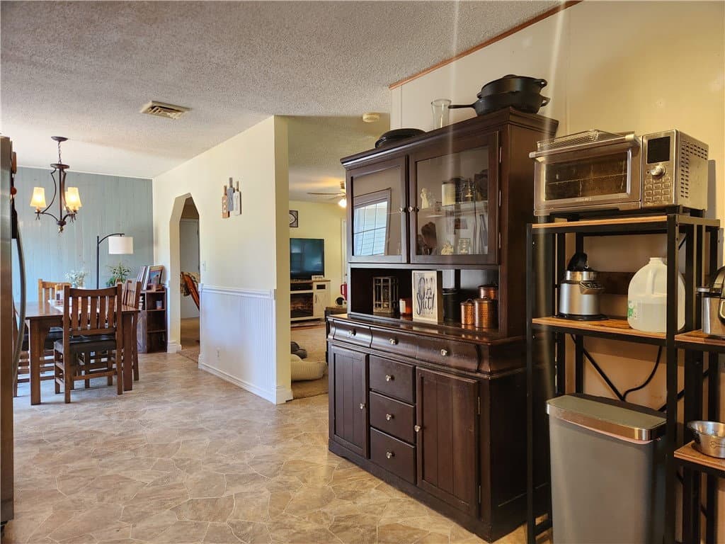 203 N Wall Street, Findlay — interior or exterior view, photo 8 of 29
