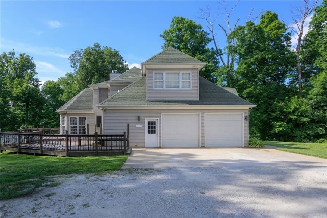 4 Woodbird Drive, Effingham — interior or exterior view, photo 3 of 40