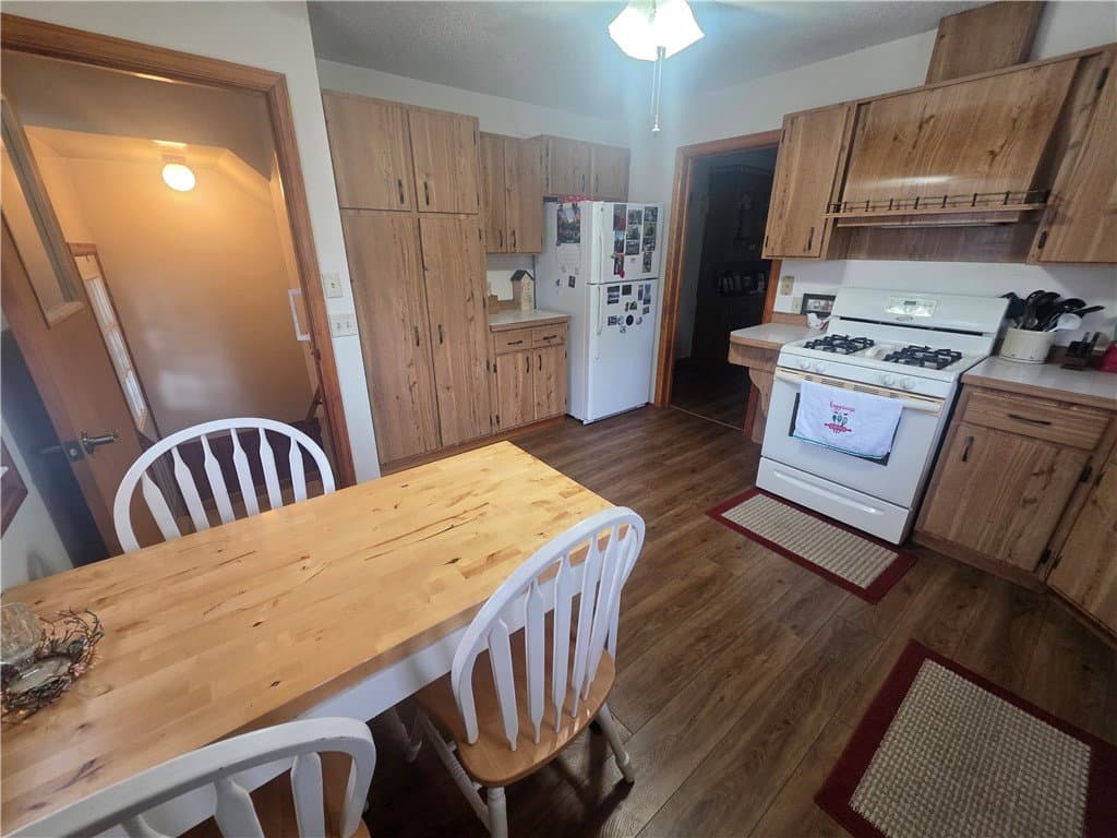 301 E Main Street, Stewardson — interior or exterior view, photo 3 of 46