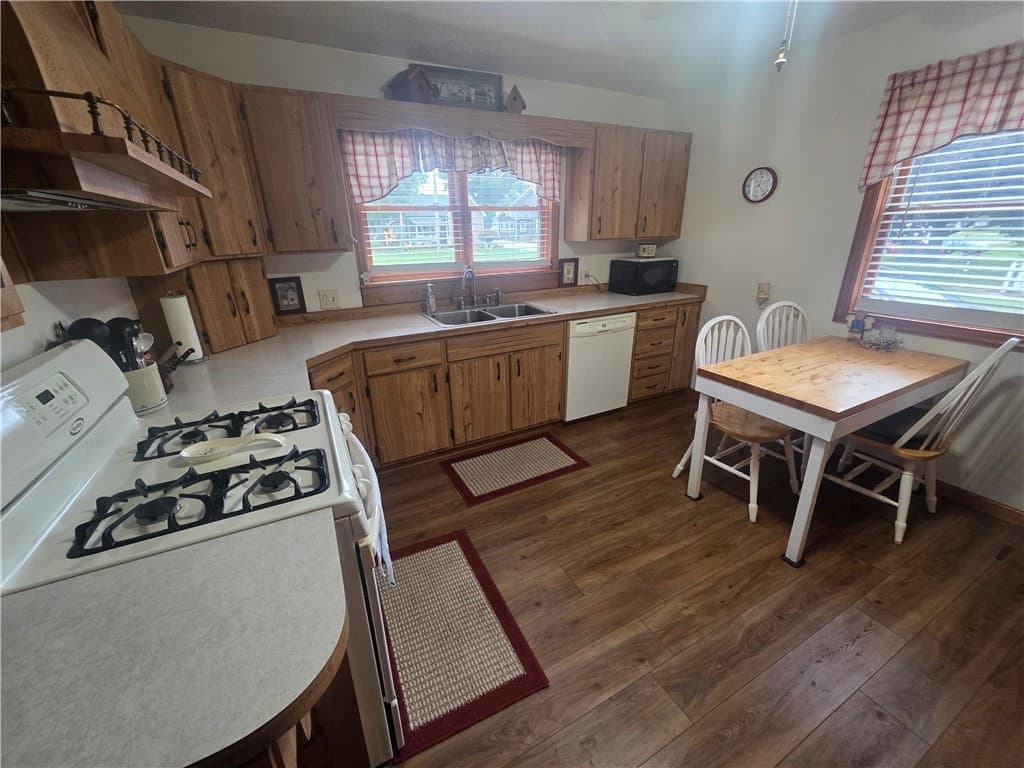 301 E Main Street, Stewardson — interior or exterior view, photo 4 of 46