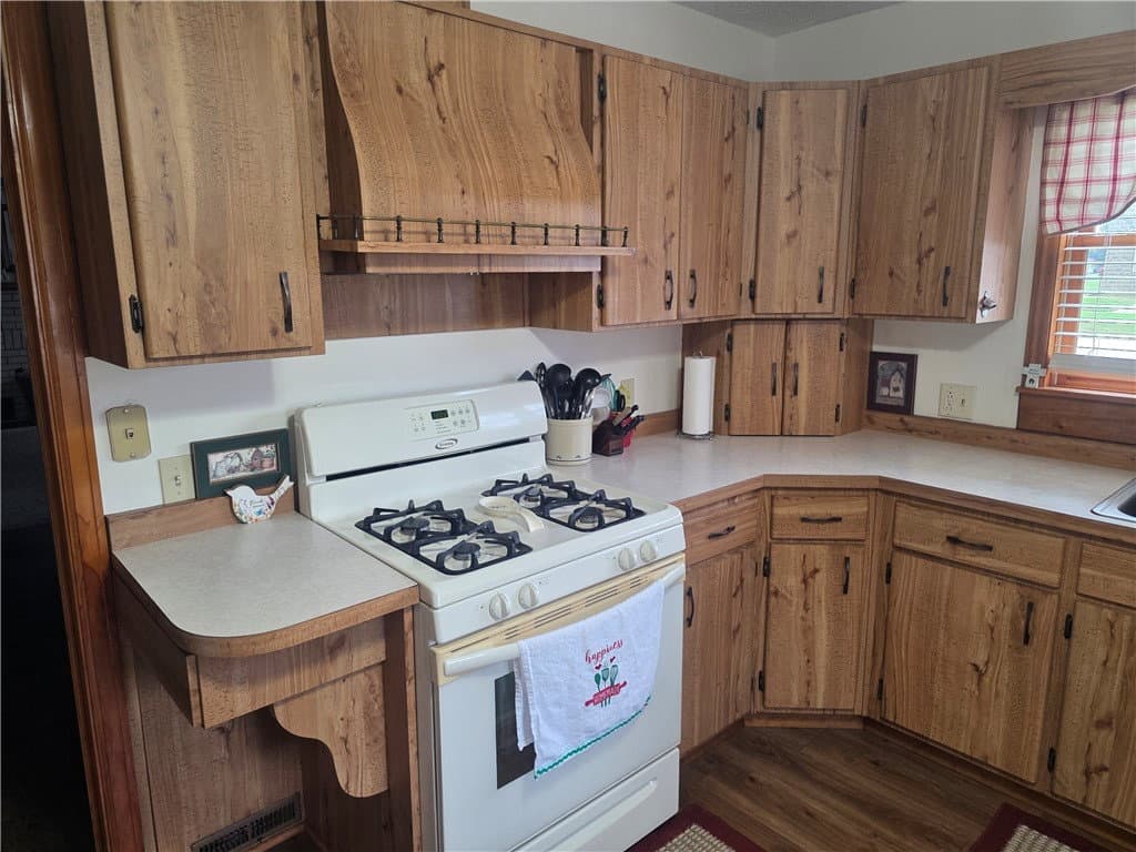 301 E Main Street, Stewardson — interior or exterior view, photo 5 of 46