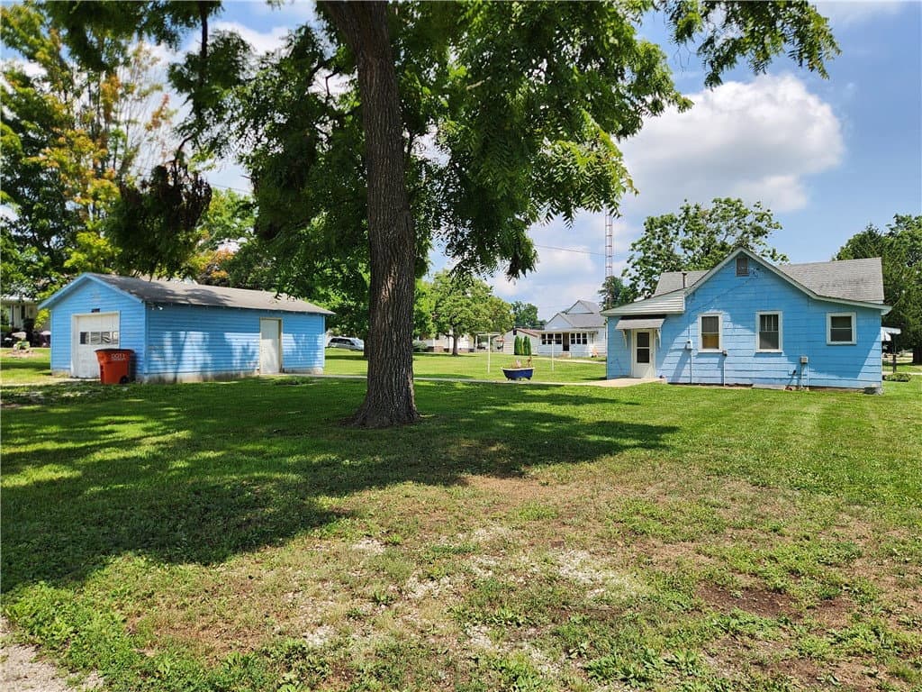 601 W North 5th Street, Shelbyville — interior or exterior view, photo 2 of 18