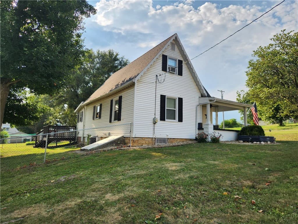 115 E Fillmore Street, Tower Hill — interior or exterior view, photo 2 of 40