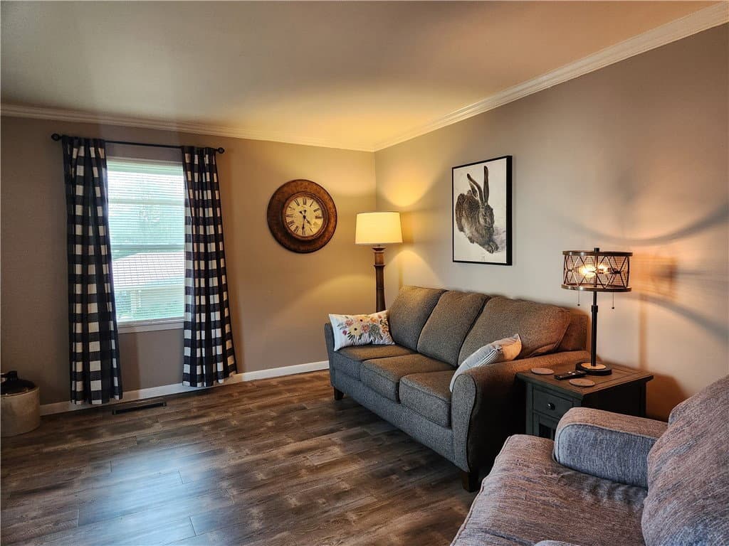 115 E Fillmore Street, Tower Hill — interior or exterior view, photo 6 of 40