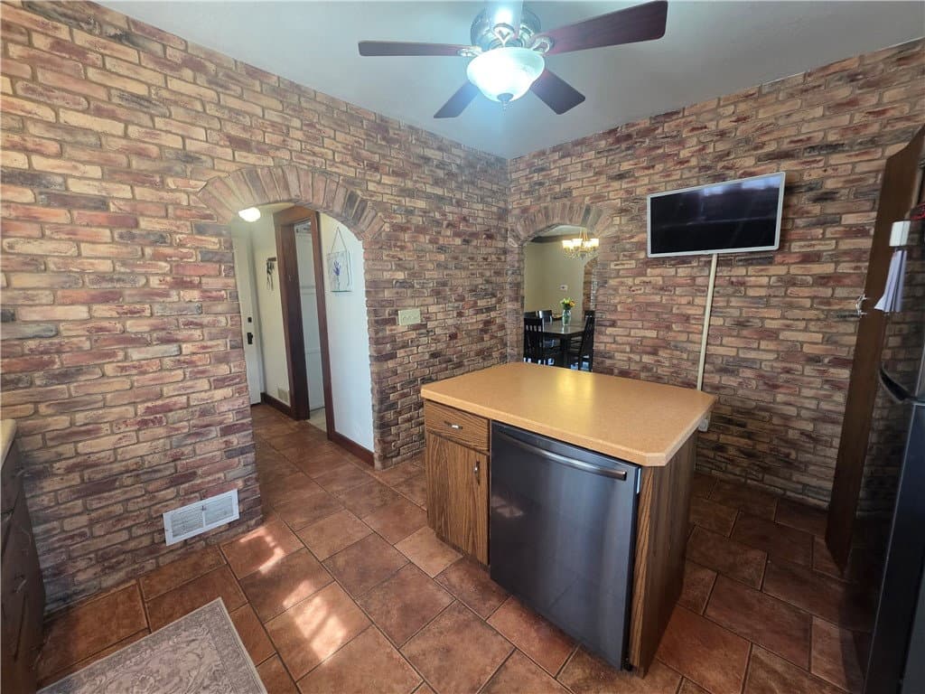 105 S Elizabeth Street, Strasburg — interior or exterior view, photo 2 of 40