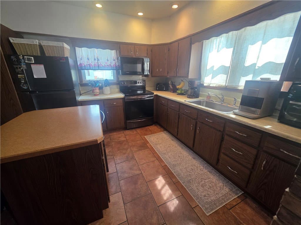 105 S Elizabeth Street, Strasburg — interior or exterior view, photo 3 of 40