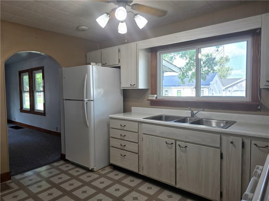 215 N Beech Street, Arthur — interior or exterior view, photo 4 of 32