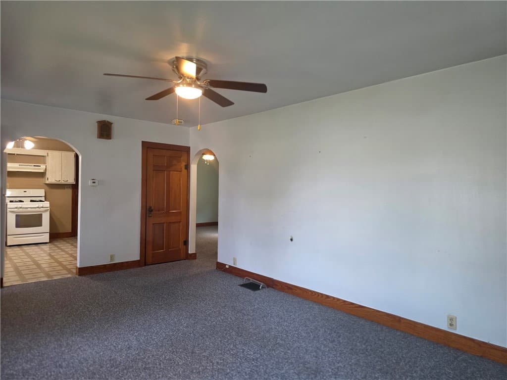 215 N Beech Street, Arthur — interior or exterior view, photo 6 of 32