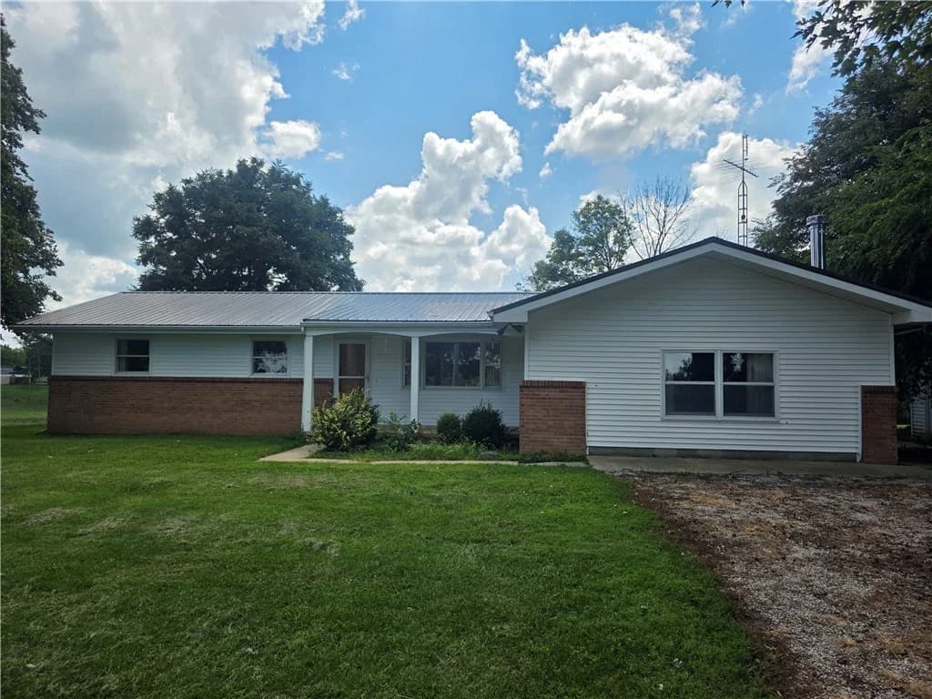 728 County Road 1675E, Sullivan — interior or exterior view, photo 2 of 28