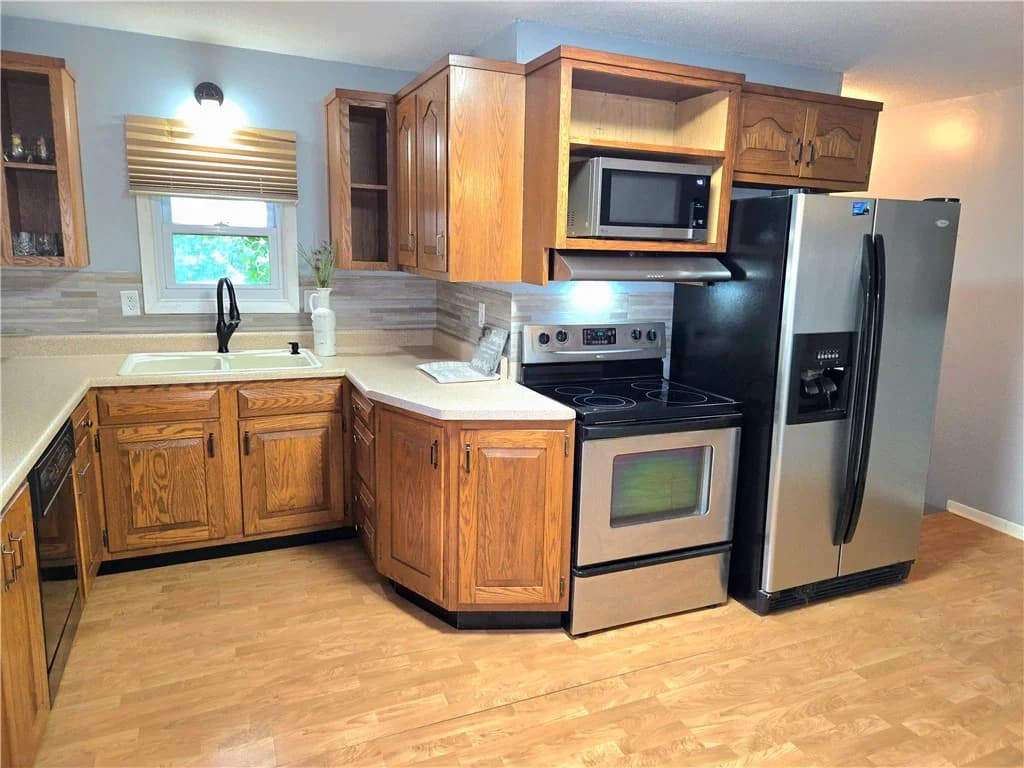 405 E Market Avenue, Effingham — interior or exterior view, photo 8 of 26