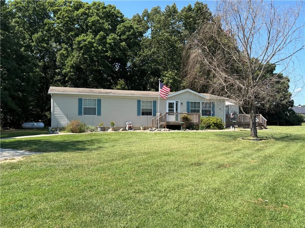 2121 E 1500 North Road, Shelbyville, IL 62565 — exterior