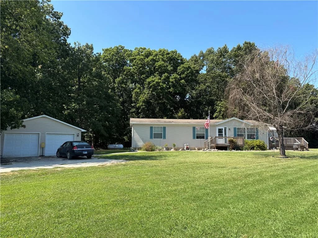 2121 E 1500 North Road, Shelbyville — interior or exterior view, photo 2 of 27