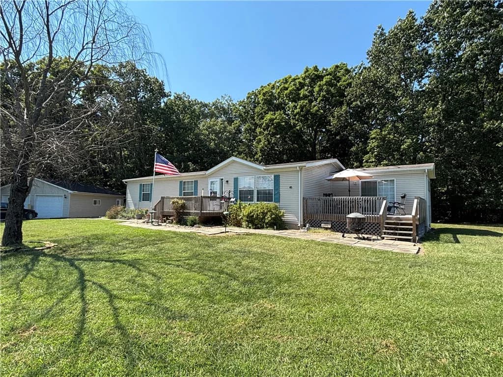 2121 E 1500 North Road, Shelbyville — interior or exterior view, photo 3 of 27
