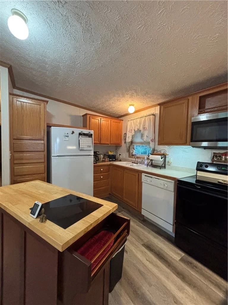 2121 E 1500 North Road, Shelbyville — interior or exterior view, photo 8 of 27