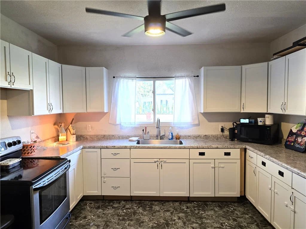 421 N Market Street, Sullivan — interior or exterior view, photo 8 of 34