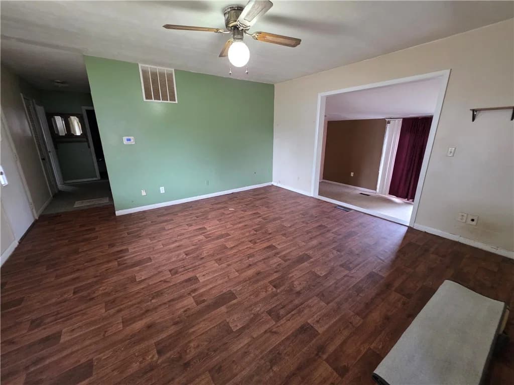 417 E Elm Street, Cowden — interior or exterior view, photo 3 of 21