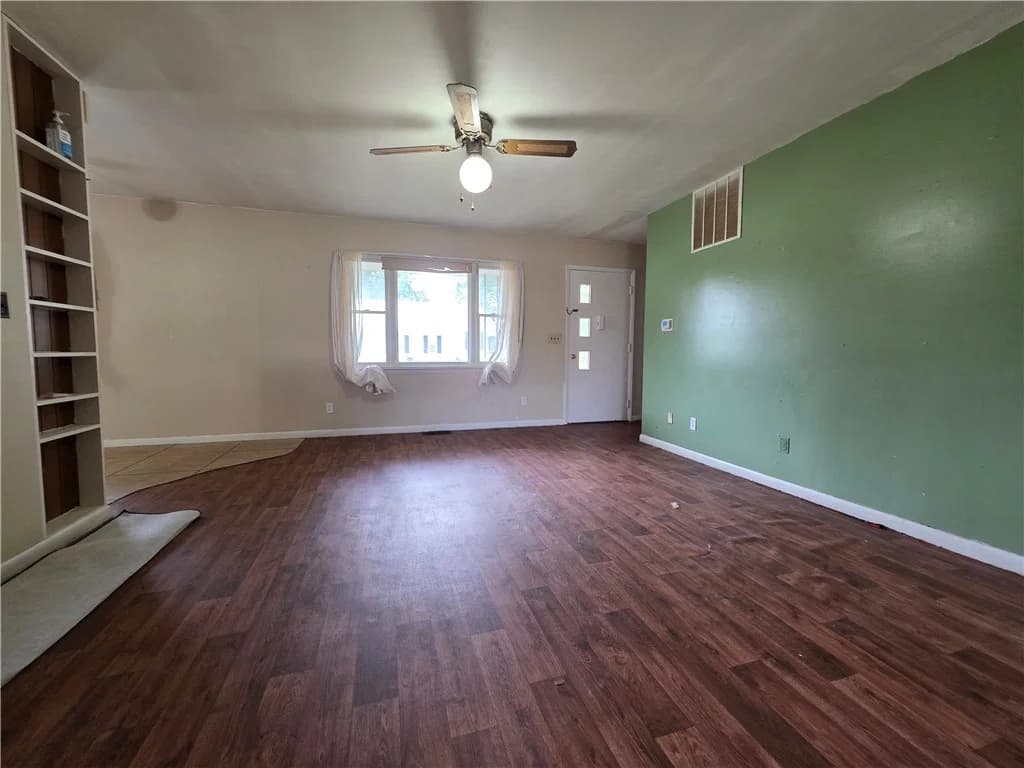 417 E Elm Street, Cowden — interior or exterior view, photo 4 of 21
