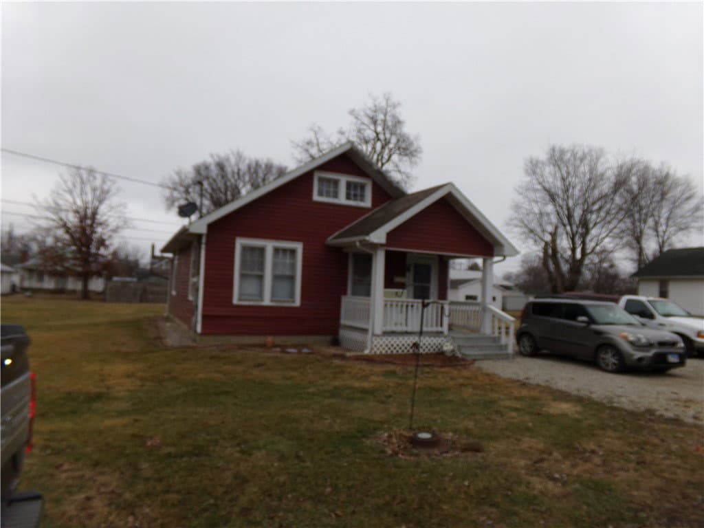 613 W South 10th Street, Shelbyville, IL 62565 — exterior