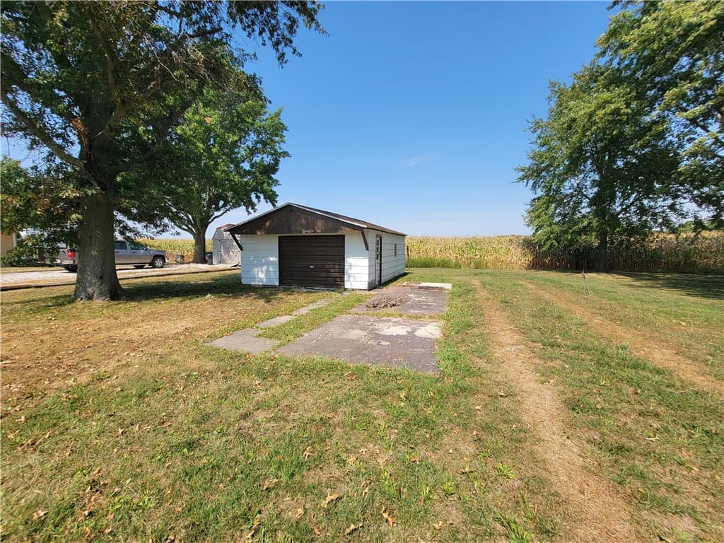 510 South 4th Street, Stewardson, IL 62463 — exterior