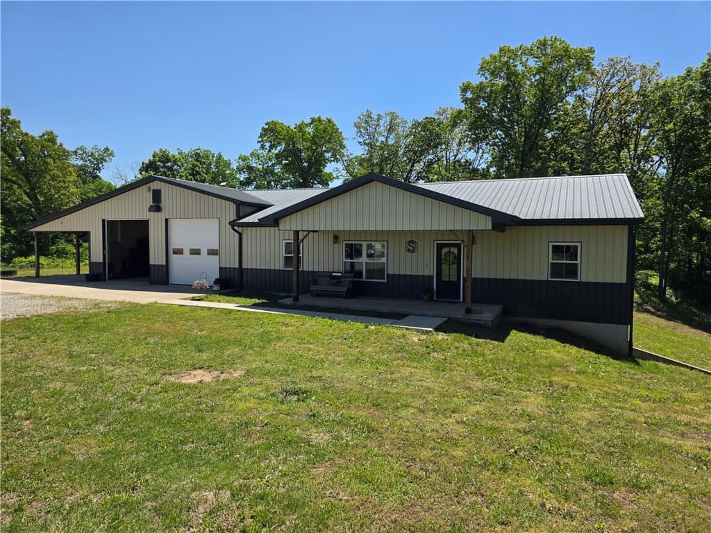 3082 E 300 North Road, Stewardson