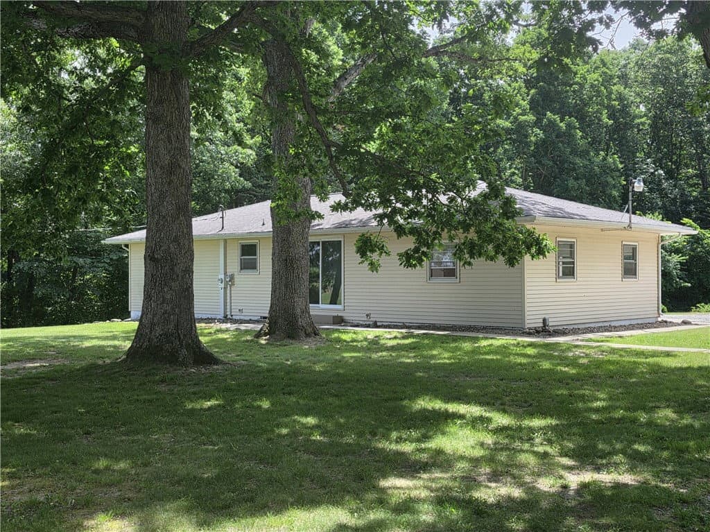 569 County Road 1225N, Sullivan