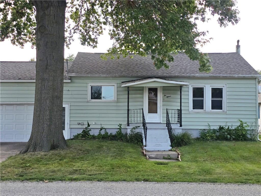 215 N Beech Street, Arthur, IL 61911 — exterior