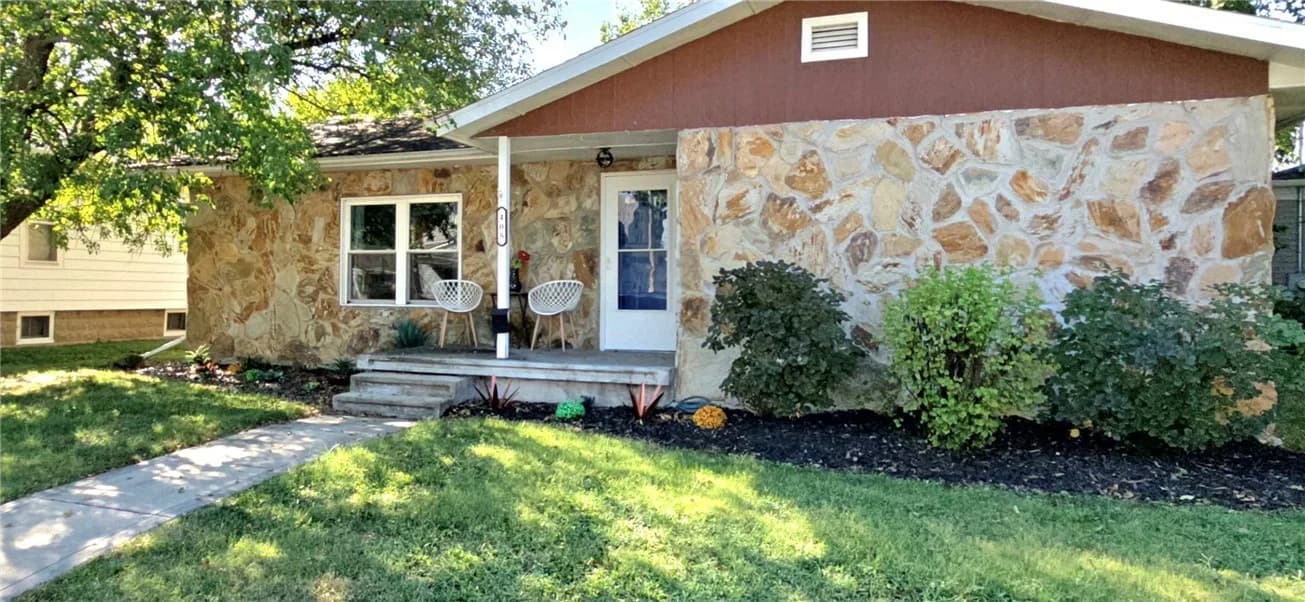 405 E Market Avenue, Effingham, IL 62401 — exterior
