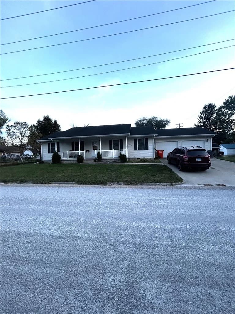 202 W North 2nd Street, Shelbyville, IL 62565 — exterior