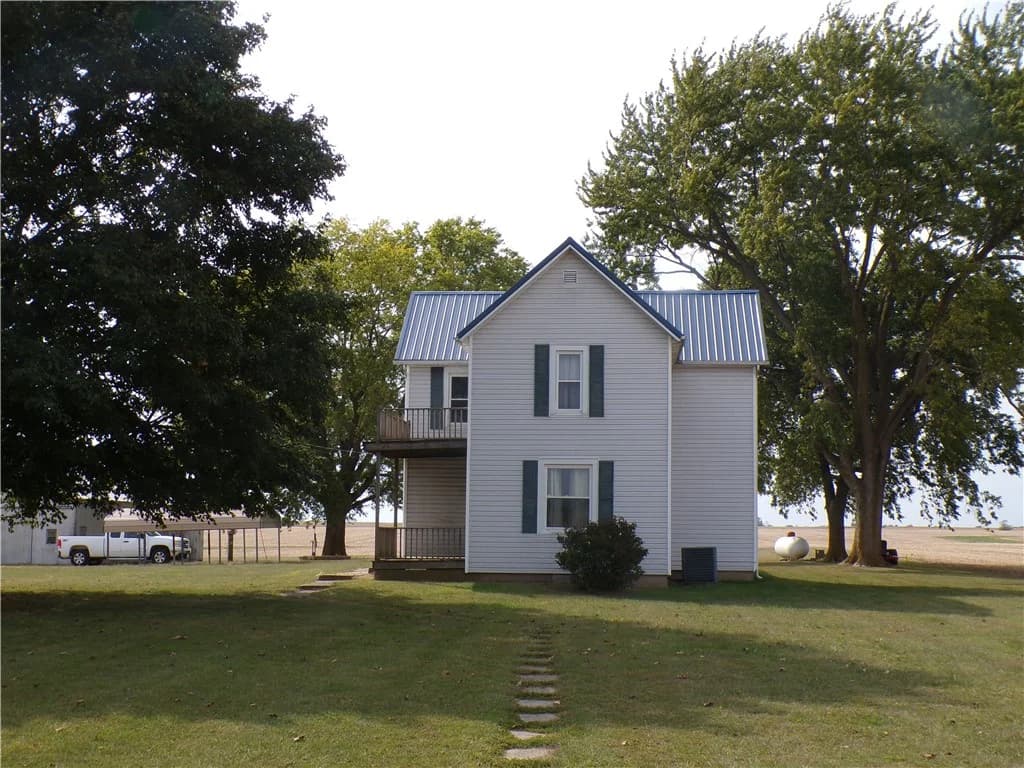 1175 N 2550 East Road, Strasburg, IL 62465 — exterior