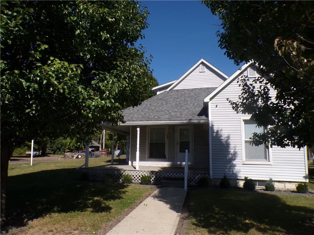 507 South 3rd Street, Findlay, IL 62534 — exterior